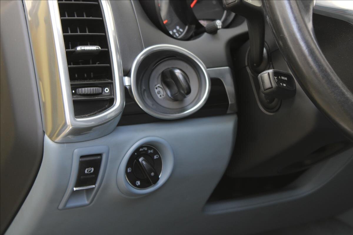 Porsche Cayenne SUV / Terénní 4,8 l 294 kw