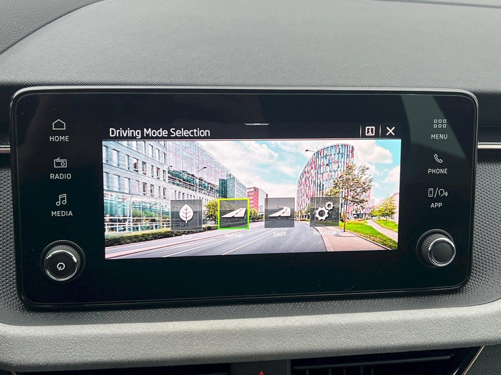 Škoda Scala Hatchback 1,0 l 85 kw