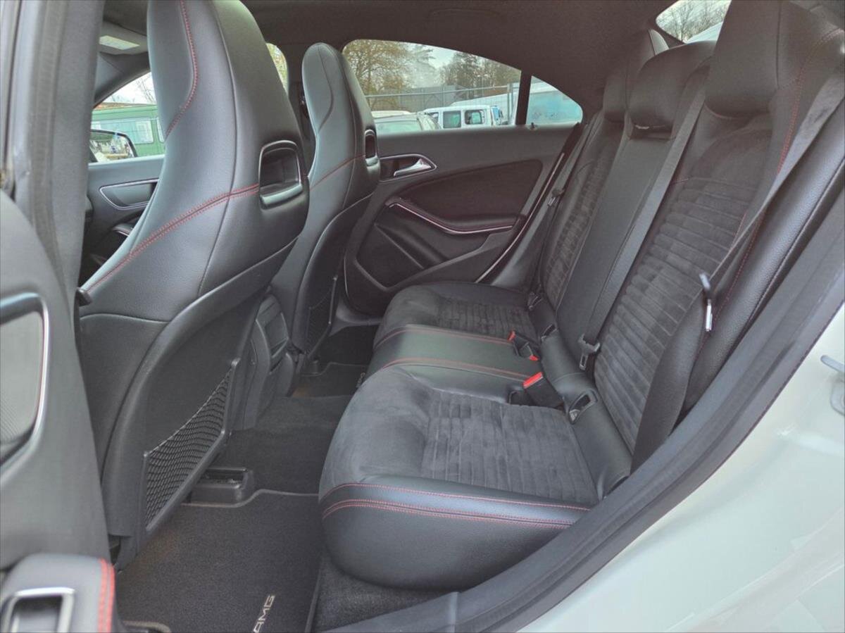 Mercedes-Benz CLA Sedan 1,8 l 100 kw