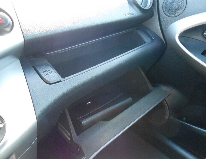 Toyota RAV4 Kombi 2,0 l 112 kw