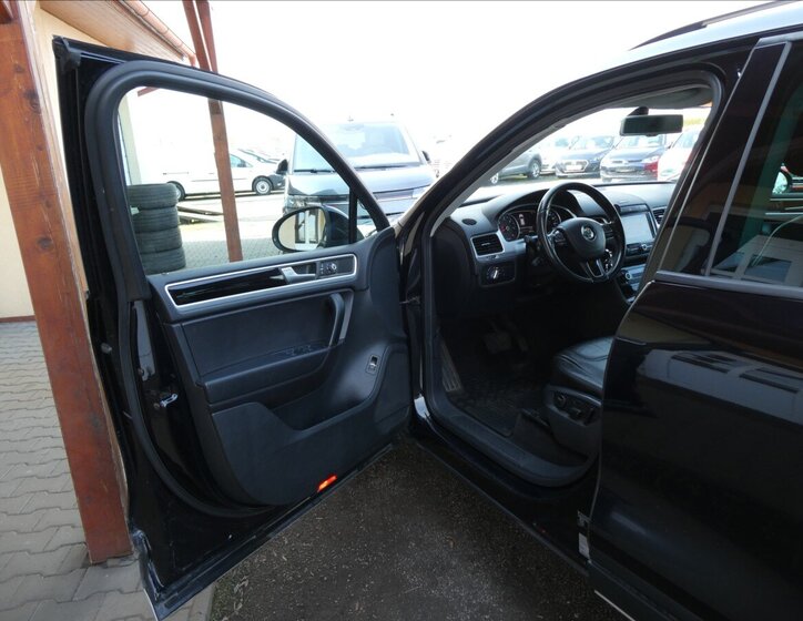 Volkswagen Touareg SUV / Terénní 3,0 l 180 kw