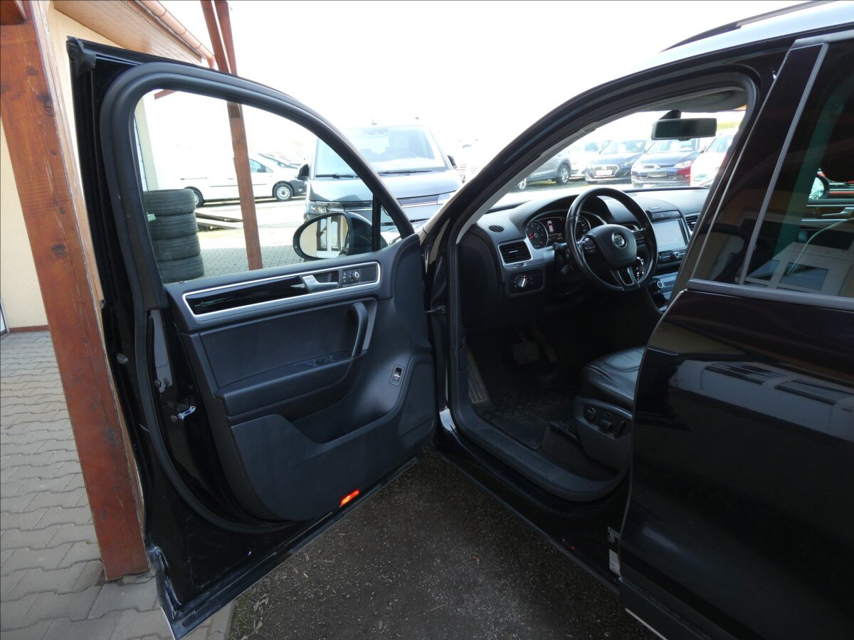 Volkswagen Touareg SUV / Terénní 3,0 l 180 kw