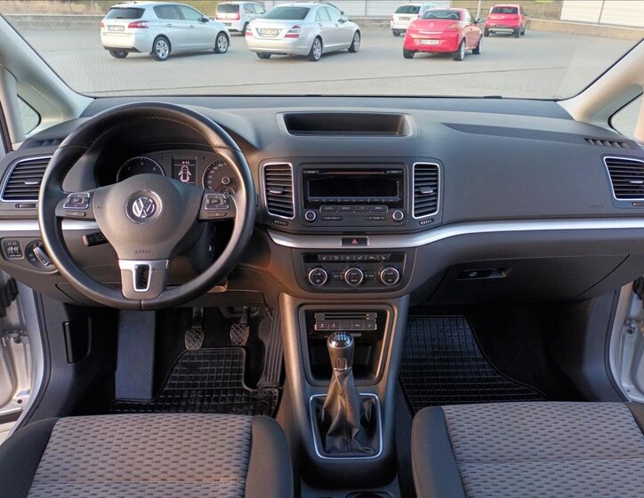 Volkswagen Sharan Kombi 2,0 l 103 kw