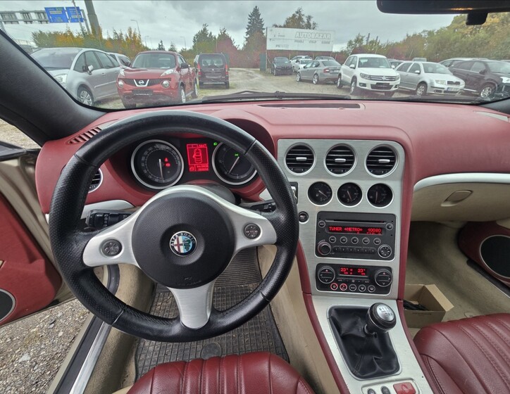 Alfa Romeo Spider 13
