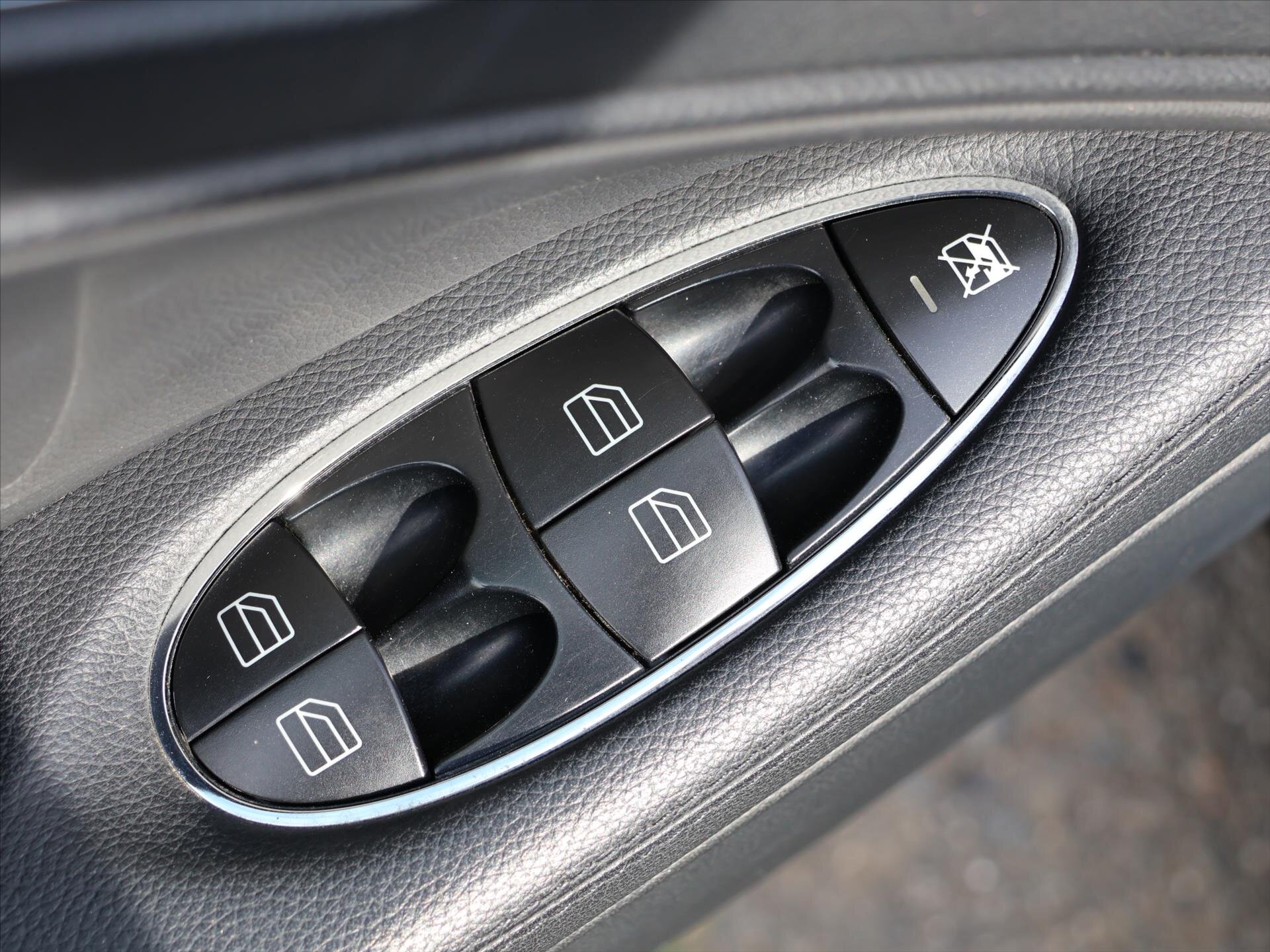 Mercedes-Benz CLS Sedan 3,5 l 215 kw