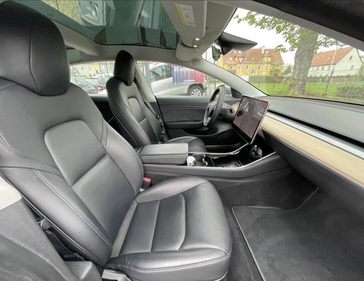 Tesla Model 3 20
