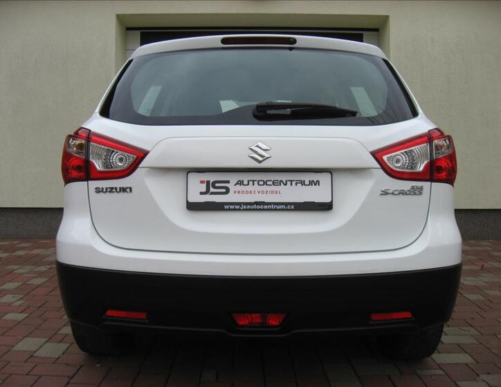 Suzuki S-Cross 9