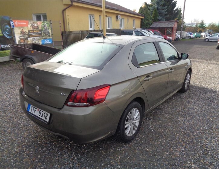 Peugeot 301 Sedan 1,6 l 73 kw