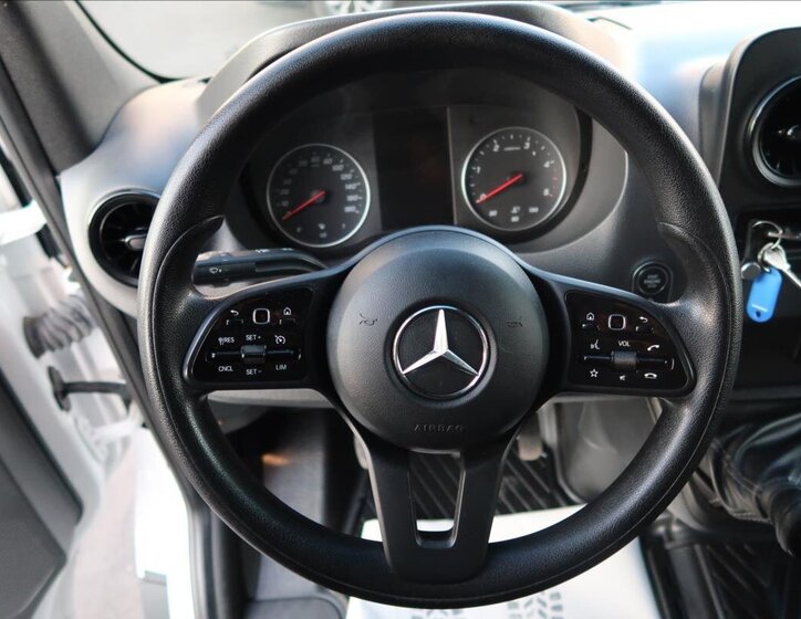 Mercedes-Benz Sprinter 16