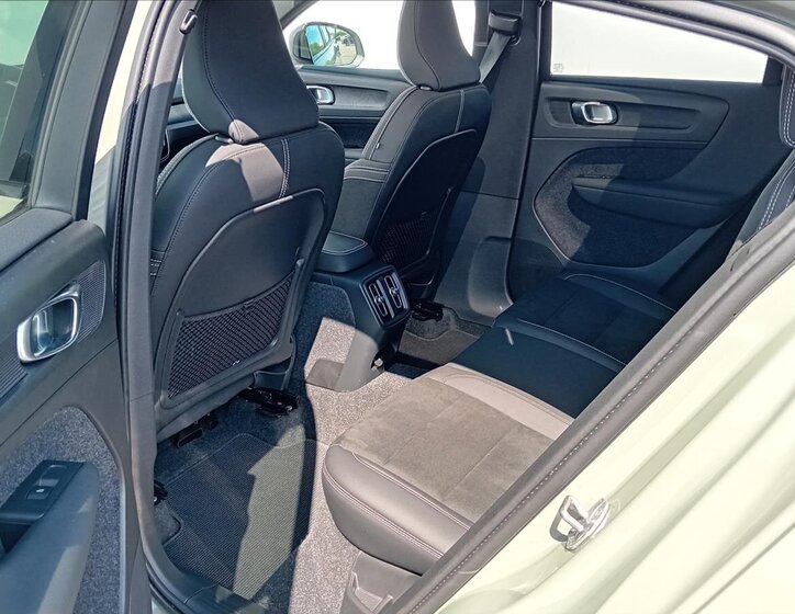 Volvo C40 Hatchback 0,0 300 kw