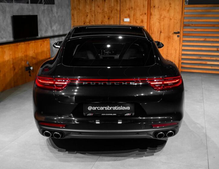 Porsche Panamera 34
