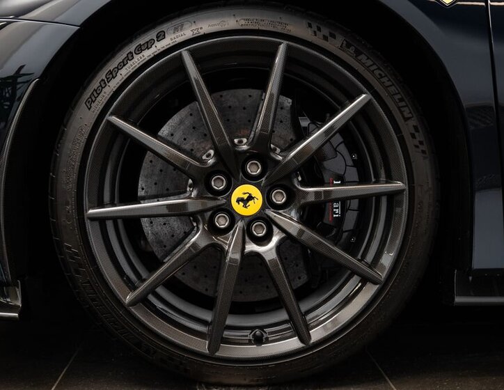 Ferrari SF90 Kupé 4,0 l 736 kw