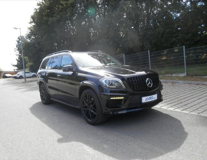 Mercedes-Benz GL SUV 4,7 l 320 kw
