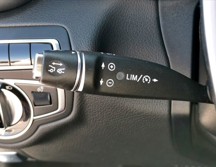 Mercedes-Benz Třídy C Kabriolet 2,0 l 180 kw