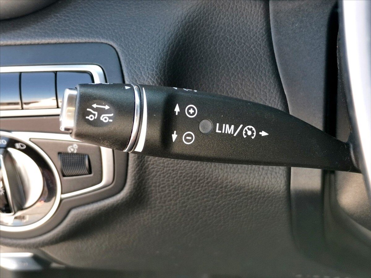 Mercedes-Benz Třídy C Kabriolet 2,0 l 180 kw