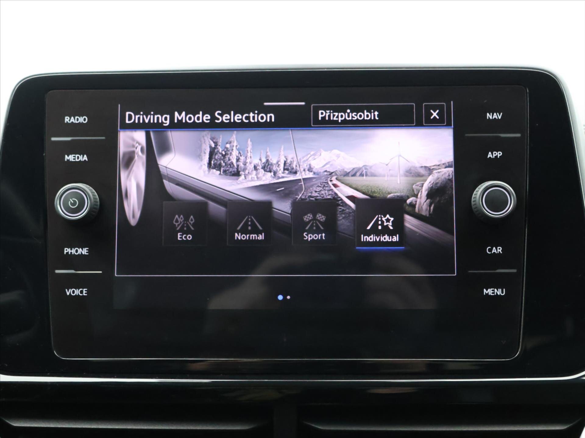 Volkswagen T-Roc SUV / Terénní 2,0 l 110 kw