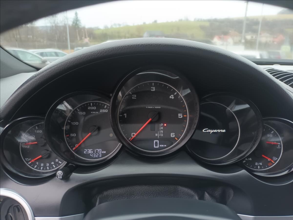 Porsche Cayenne Kombi 3,0 l 180 kw