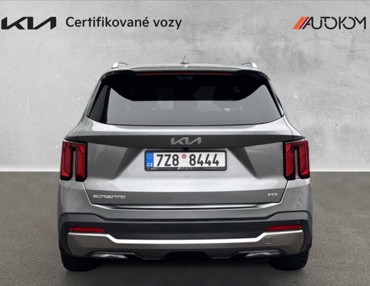 KIA Sorento 4