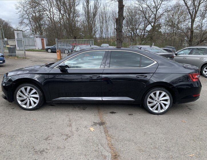 Škoda Superb Sedan / Limuzína 1,5 l 110 kw
