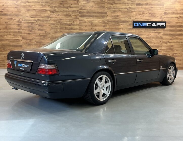 Mercedes-Benz Třídy E Sedan / Limuzína 5,0 l 235 kw