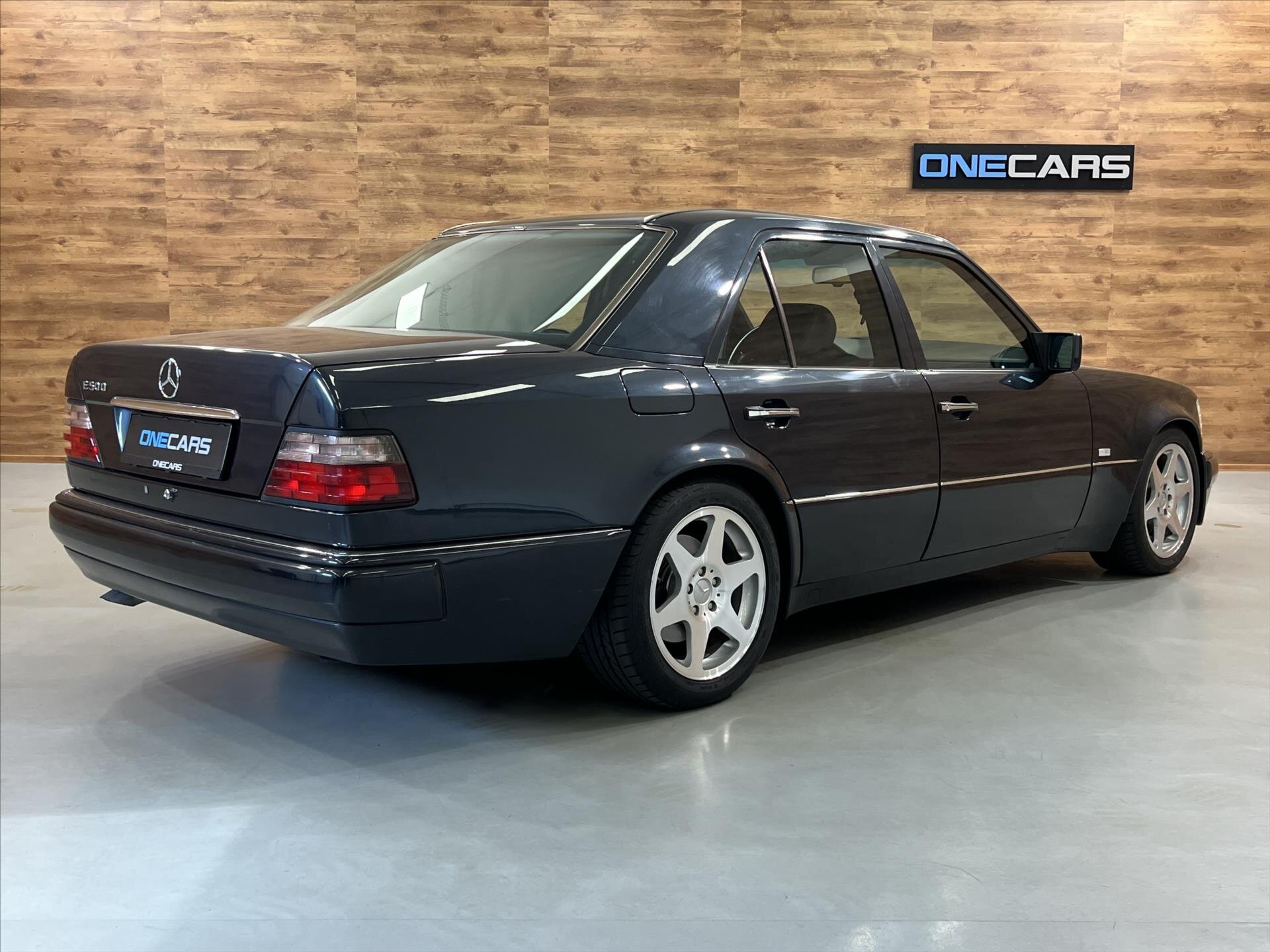 Mercedes-Benz Třídy E Sedan / Limuzína 5,0 l 235 kw