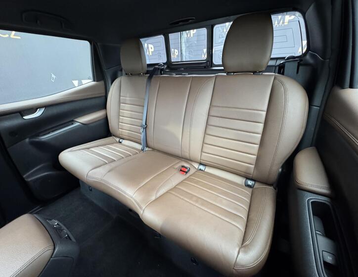 Mercedes-Benz Třídy X 16