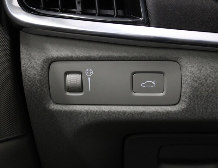 Volvo V90 Kombi 2,0 l 177 kw