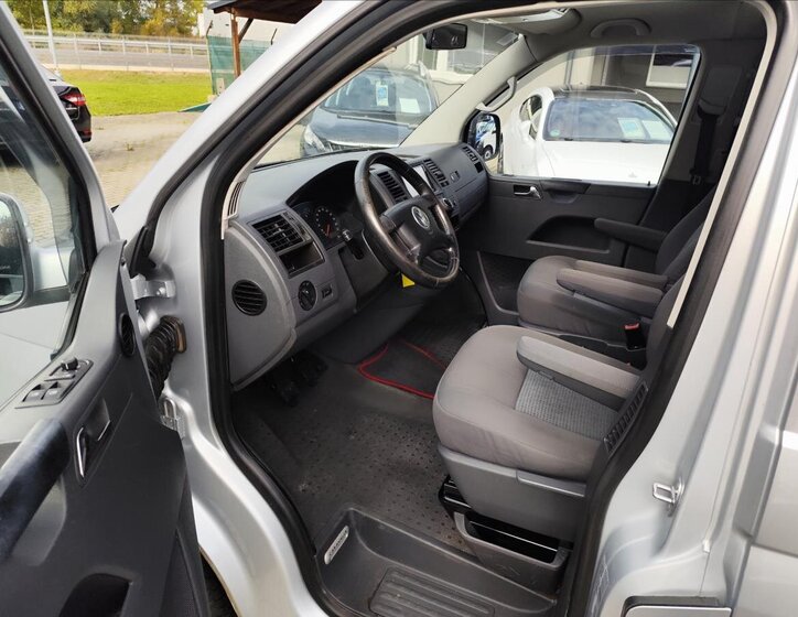 Volkswagen Caravelle 11