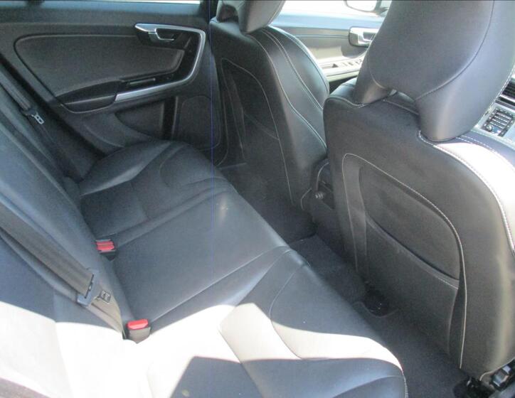 Volvo V60 11