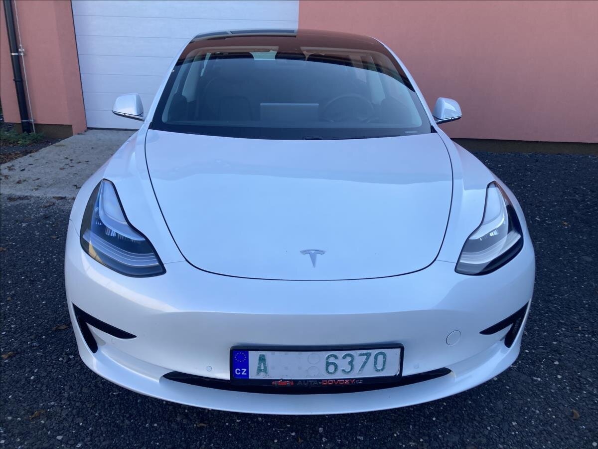 Tesla Model 3 Sedan 0,0 208 kw