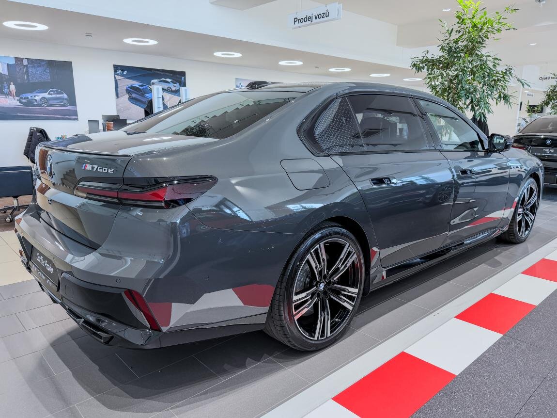BMW Řada 7 Sedan / Limuzína 3,0 l 420 kw