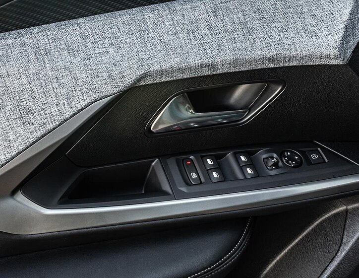 Peugeot 3008 SUV 1,2 l 107 kw