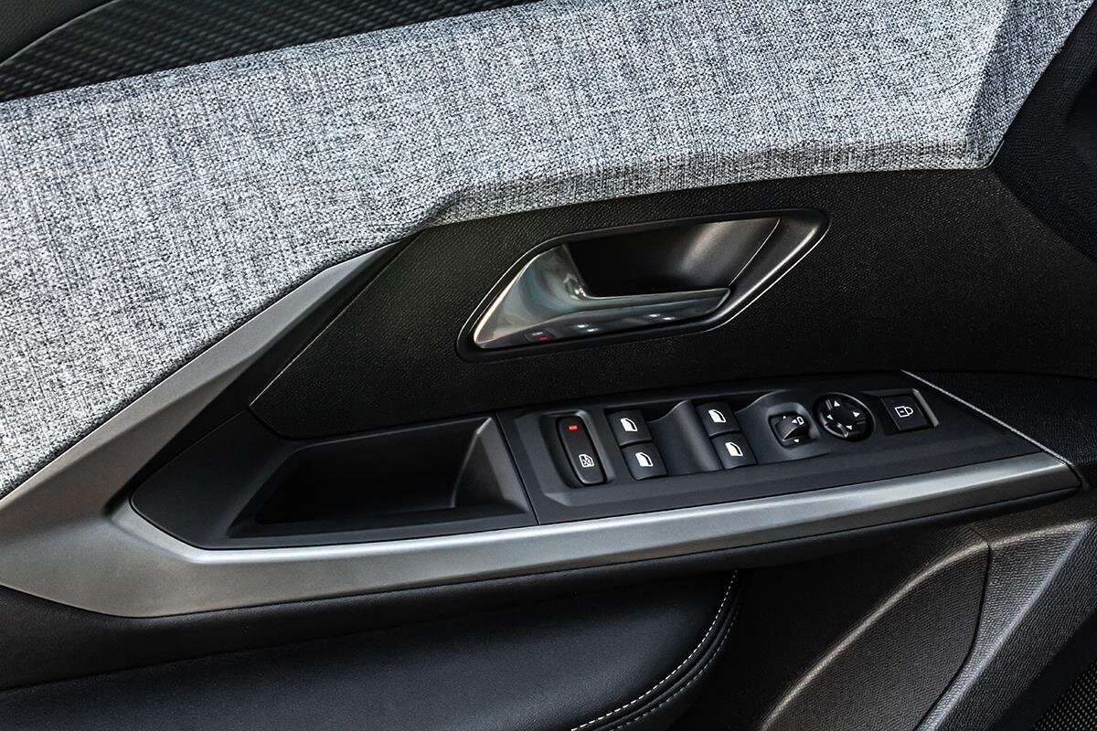 Peugeot 3008 SUV 1,2 l 107 kw