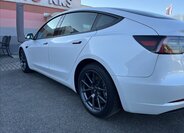 Tesla Model 3 Sedan / Limuzína 0,0 208 kw