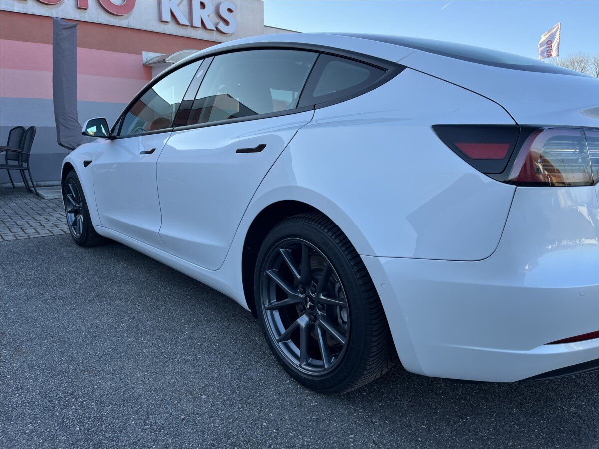 Tesla Model 3 Sedan / Limuzína 0,0 208 kw
