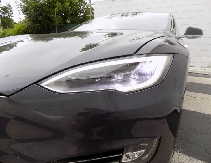 Tesla Model S 40