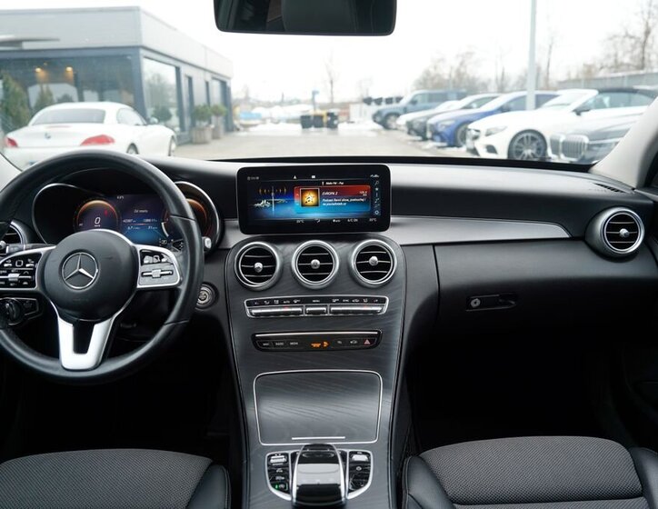 Mercedes-Benz Třídy C Sedan 2,0 l 143 kw