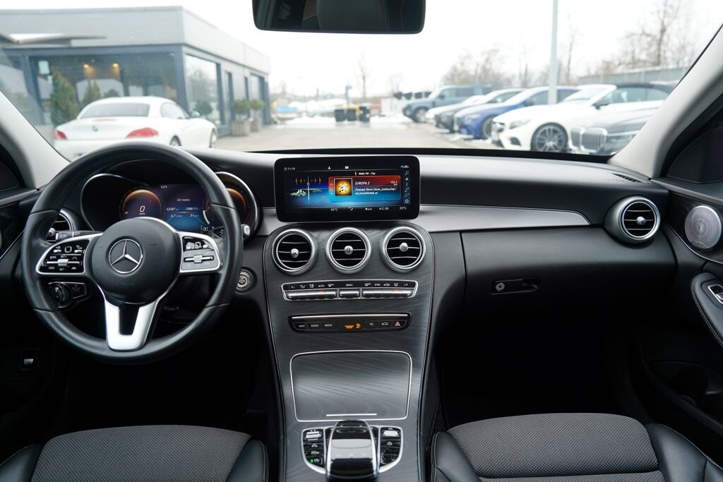 Mercedes-Benz Třídy C Sedan 2,0 l 143 kw