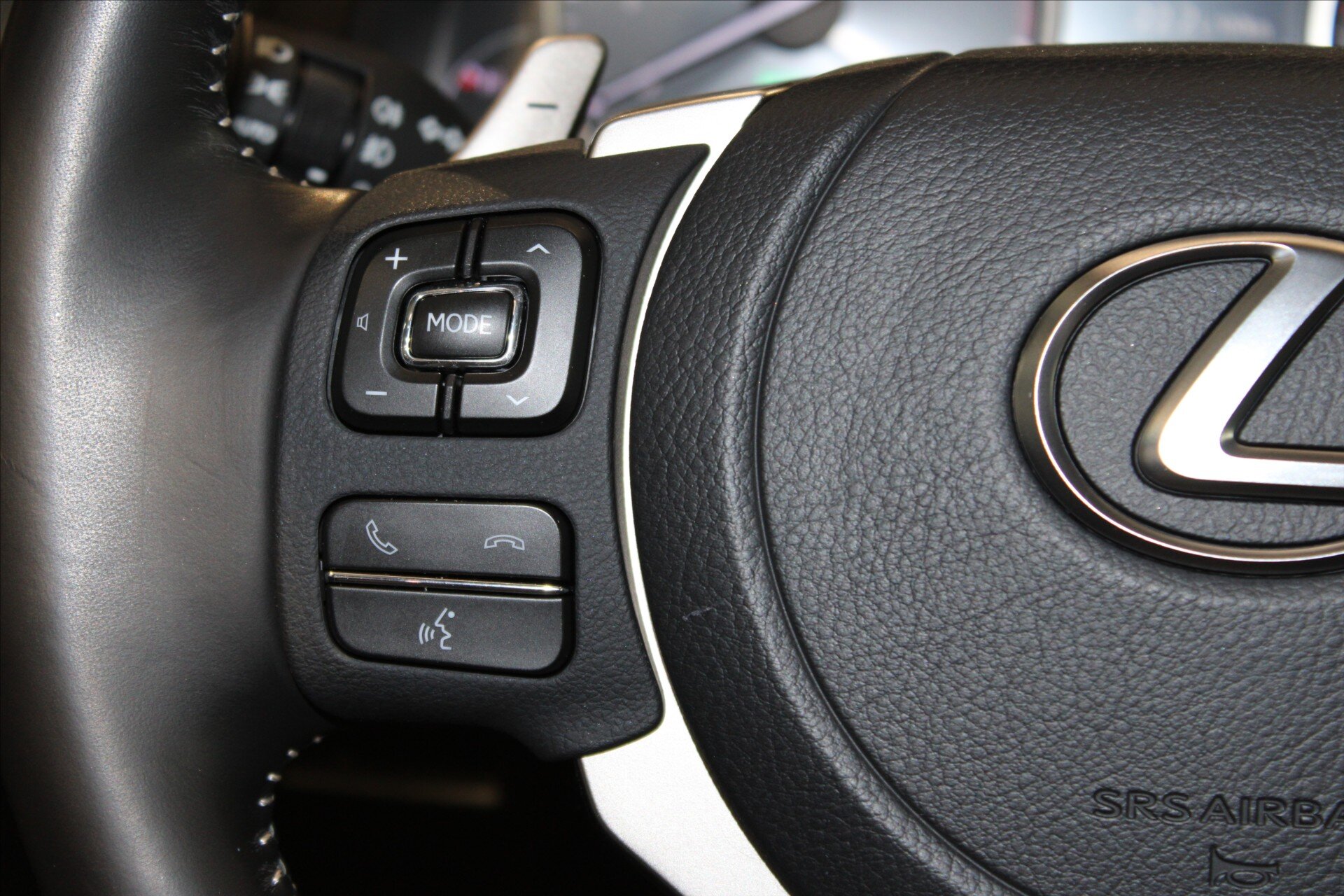 Lexus NX 300h SUV 2,5 l 145 kw