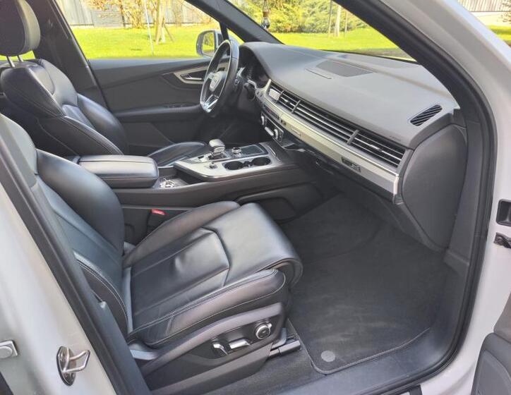 Audi Q7 29