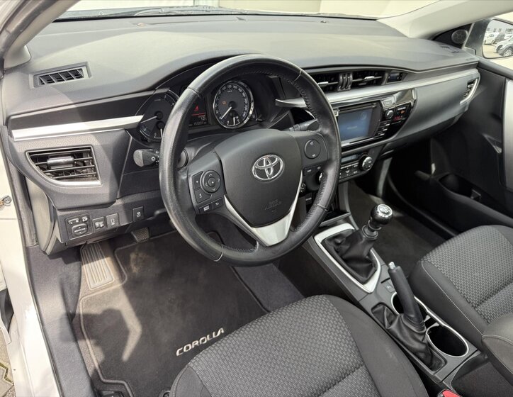 Toyota Corolla Sedan / Limuzína 1,6 l 97 kw