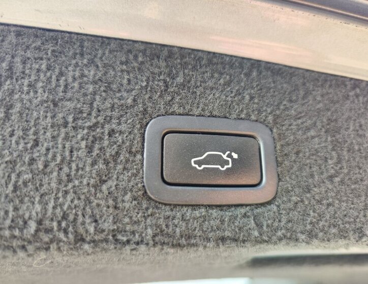 Volvo XC70 Kombi 2,4 l 151 kw