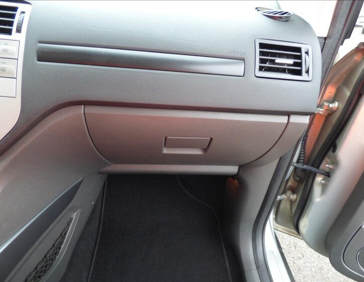 Ford Kuga Kombi 2,0 l 120 kw