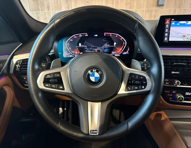 BMW Řada 5 Kombi 3,0 l 195 kw