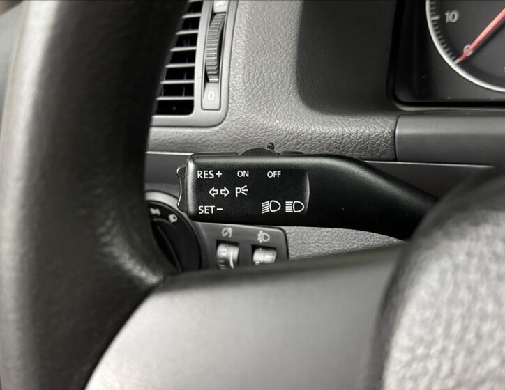 Volkswagen Touran MPV 1,6 l 75 kw