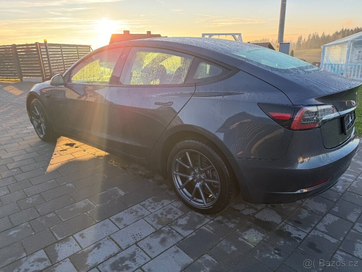 Tesla Model 3 Sedan 0,0 0