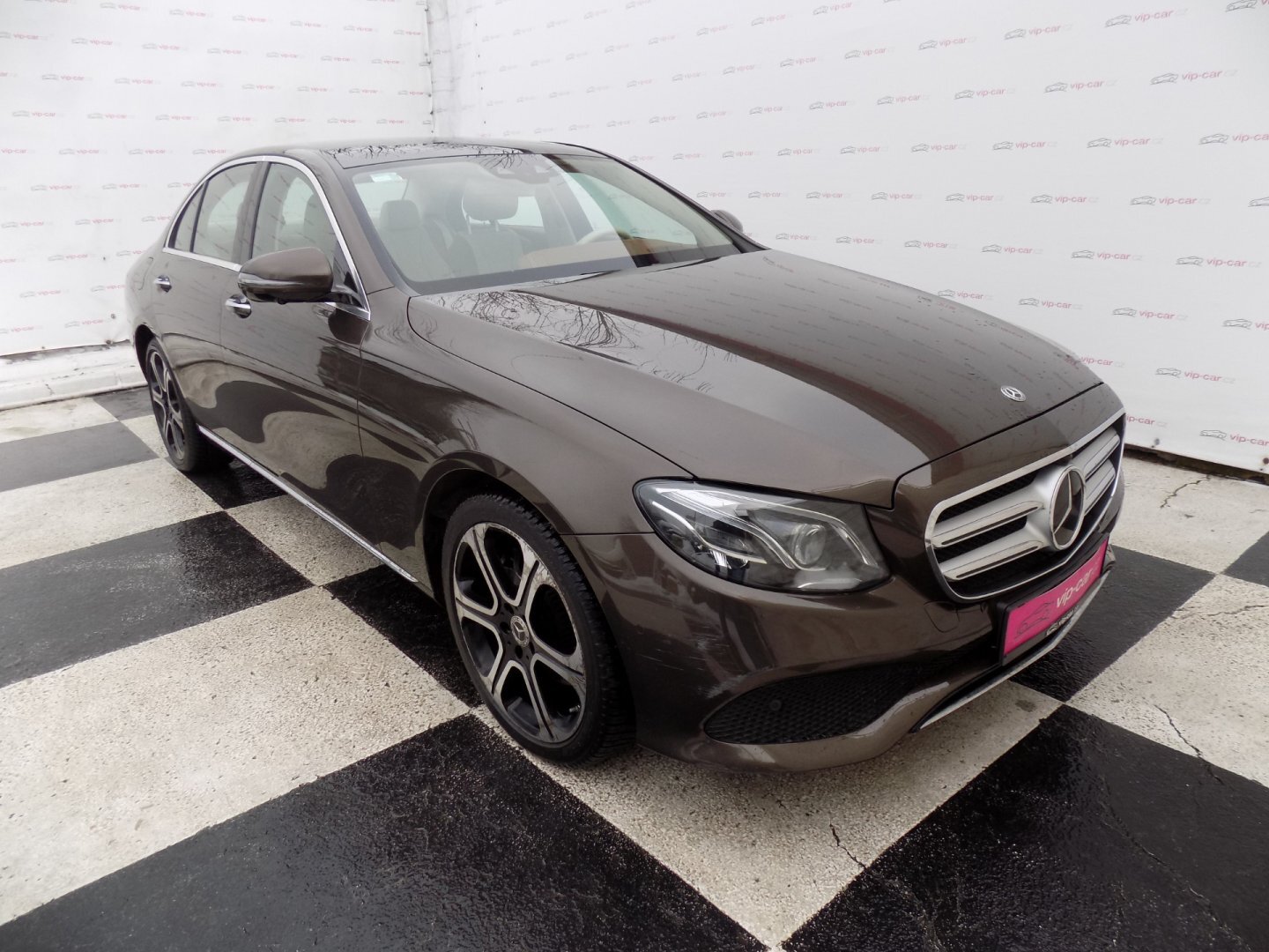 Mercedes-Benz Třídy E Sedan 2,0 l 143 kw