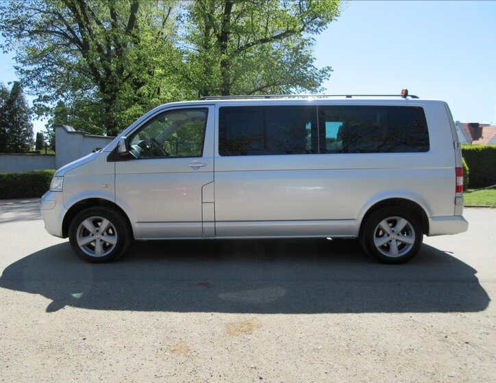 Volkswagen Caravelle Kombi 2,5 l 128 kw