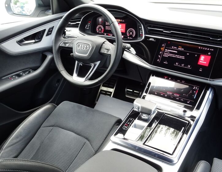 Audi Q8 26