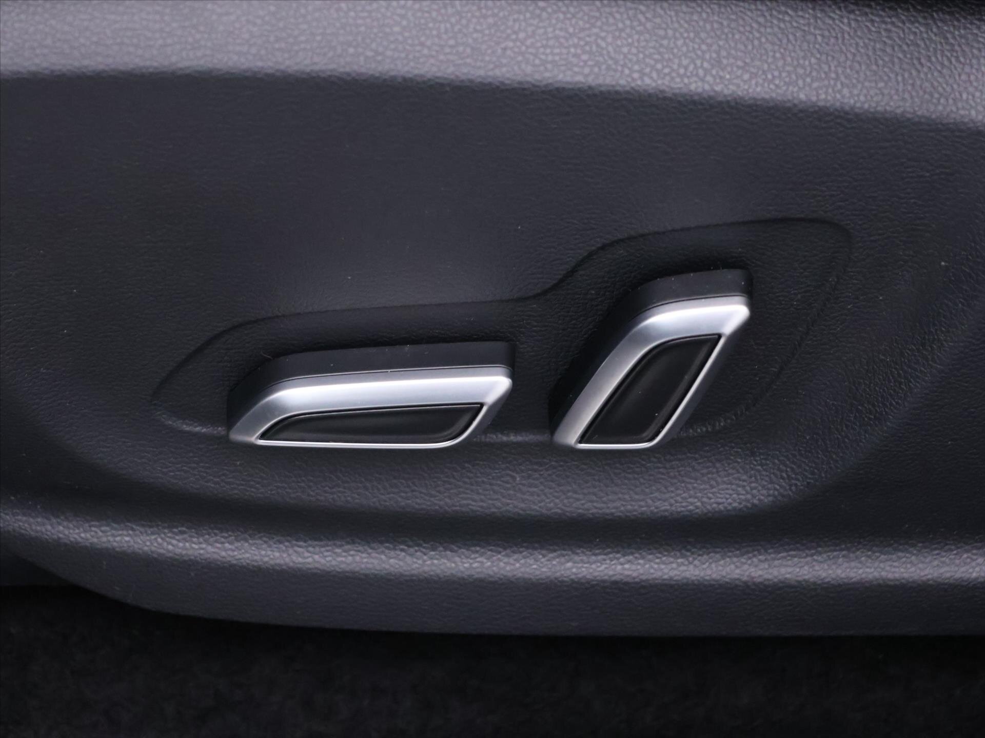 MG HS SUV / Terénní 1,5 l 119 kw